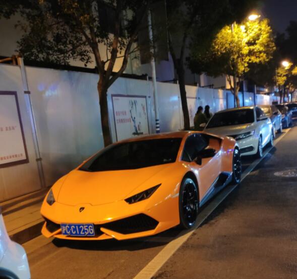 南通海门街头实拍兰博基尼飓风跑车，车牌居然是