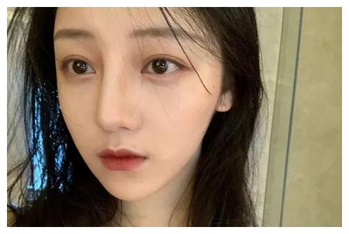 林更新女友正脸曝光，网友：怎么向王思聪看齐了？