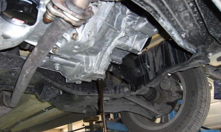 变速箱油几公里更换最好？维修工：不想报废，别超这个数