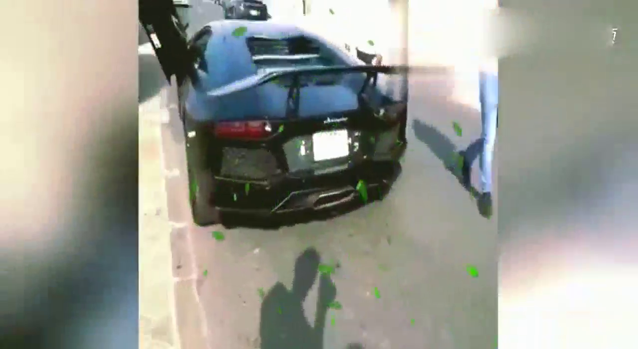 一千万的跑车兰博基尼轮流踩油门是什么感觉？