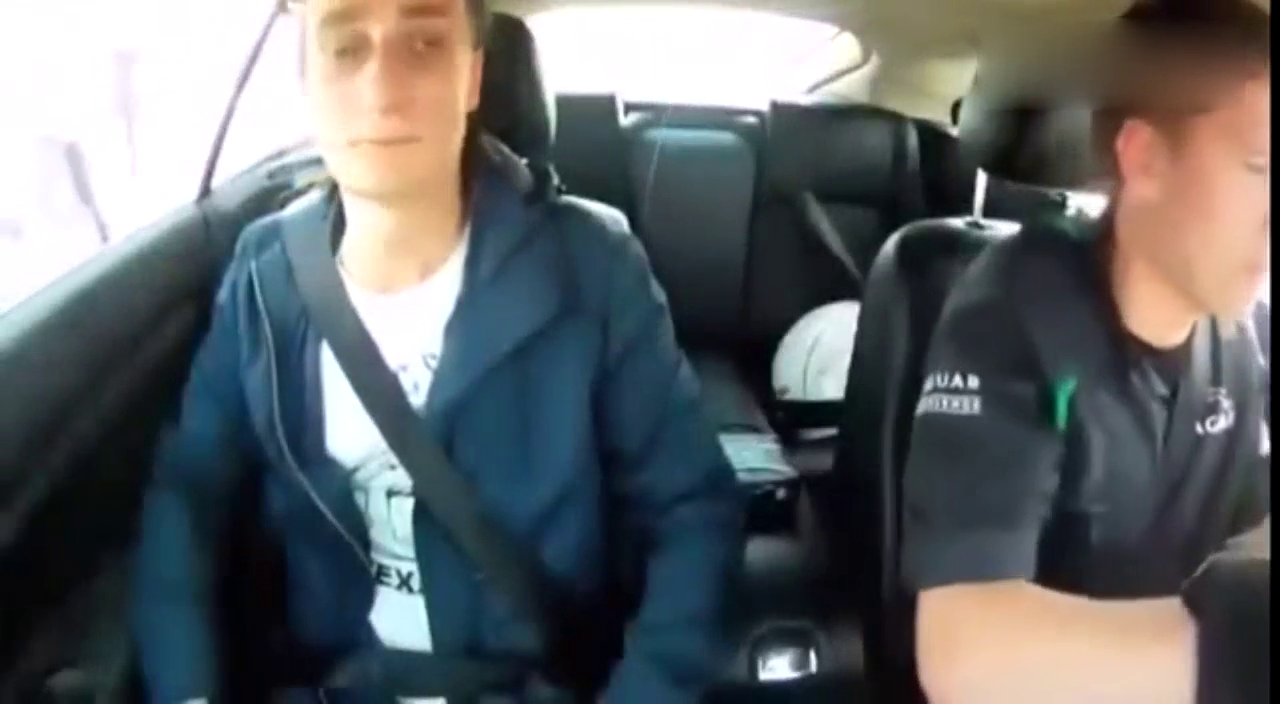 一外国小伙体验跑车的试驾过程笑死了