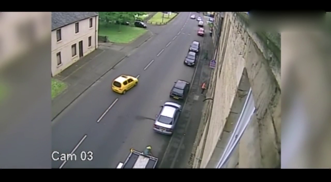 这停车技术我就不评论了 你们自己看