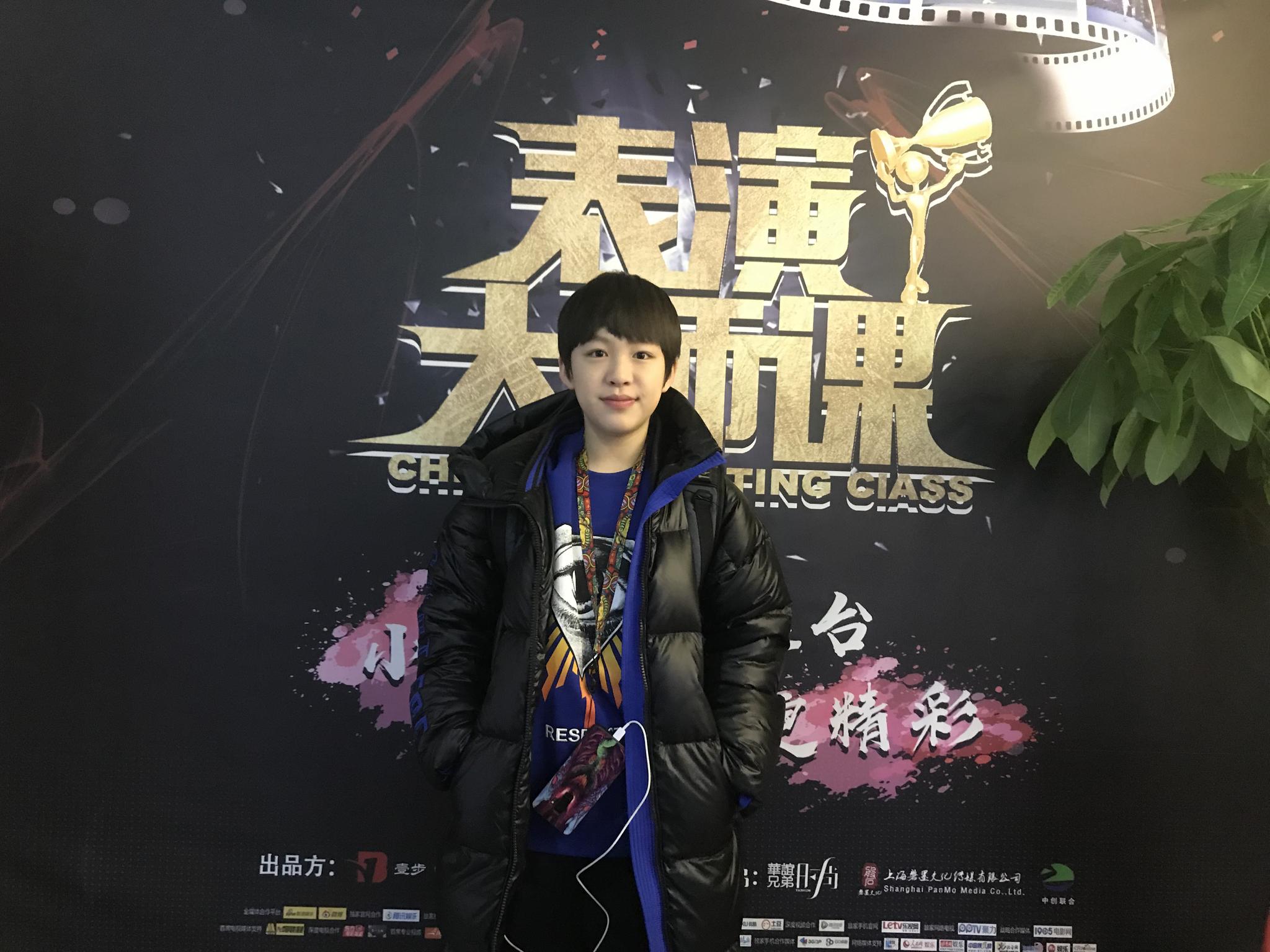 他是文章的“儿子”，如今长大褪去青涩竟然比小时候还好看。