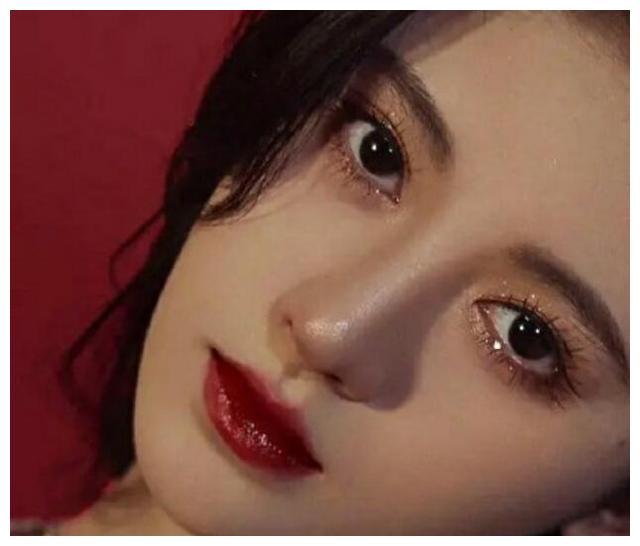 犹如换头的鞠婧祎5年来从丑小鸭变小仙女仅仅是靠造型跟妆容