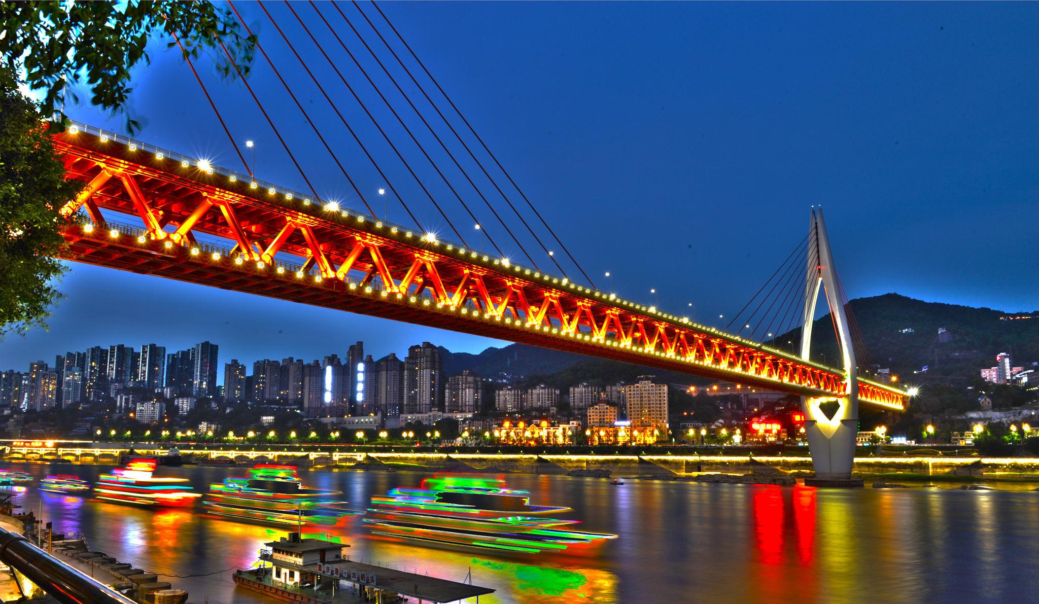 【携程攻略】重庆朝天门广场景点,朝天门码头是重庆的标志景点和必游之地，夜景尤为漂亮。但由于朝天门…
