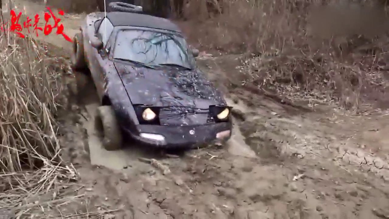 开着超级跑车玩越野，土豪的世界真难懂，有钱任性？