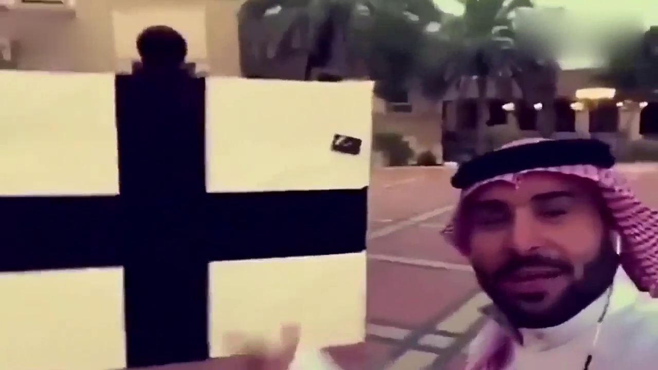 迪拜王子收到一辆超级跑车作为礼物，打开箱子都是惊喜！