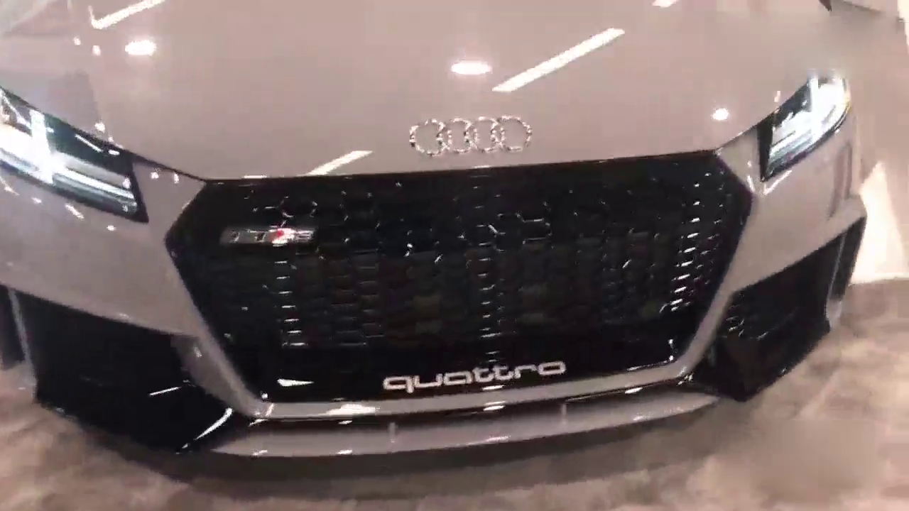 2018款奥迪TT RS车展亮相，打开无框车门看到仪表盘瞬间心动了