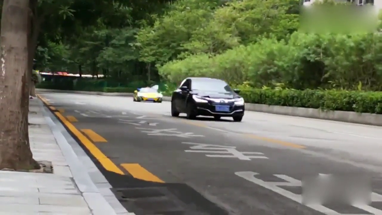 街拍挺好看的迈凯伦跑车