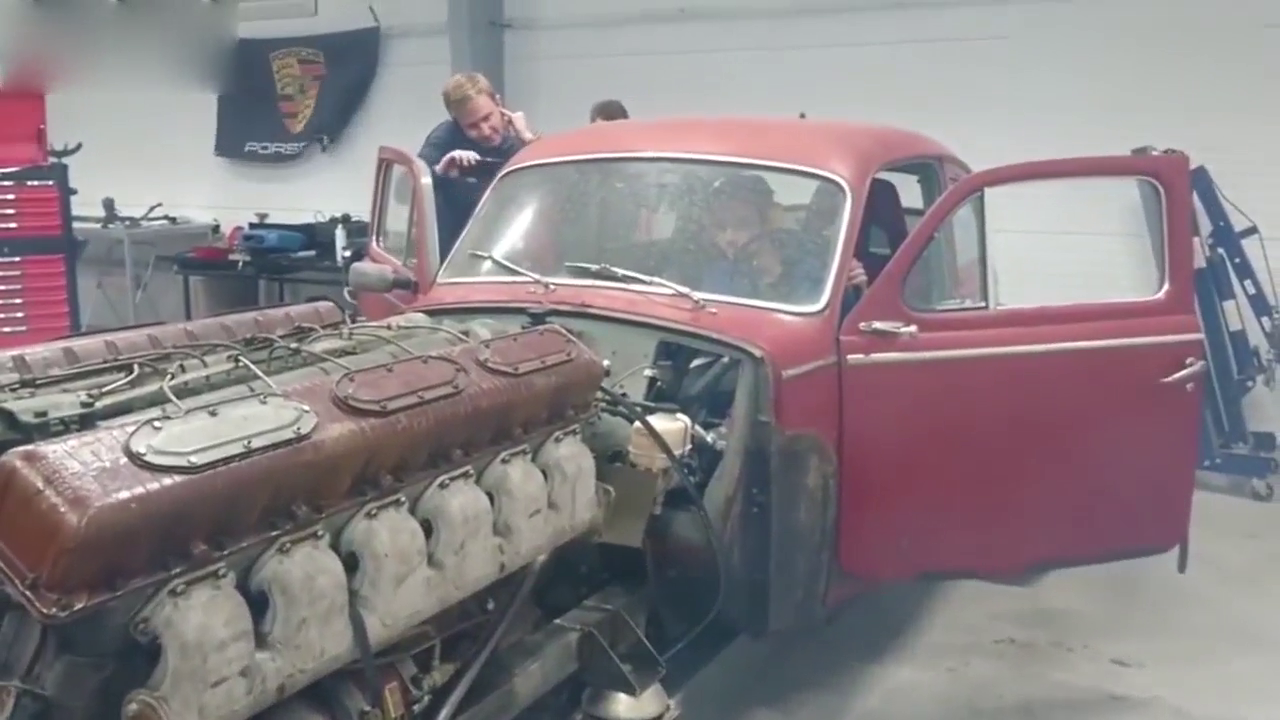 这辆改装车其貌不扬，却价值不菲，坦克发动机太暴力！