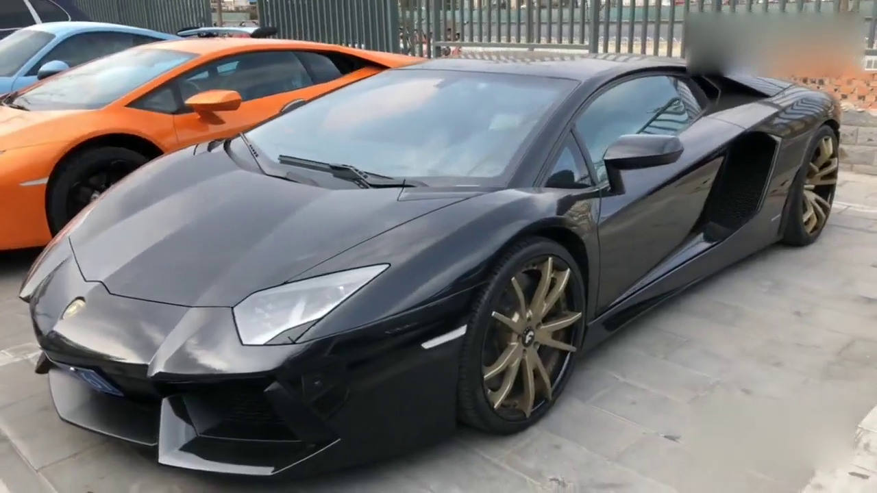 街拍三辆跑车，保时捷算最好玩的