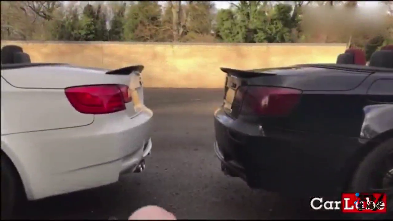 两辆宝马跑车同时变形的那一刻，才知道硬顶和软顶的区别有多大