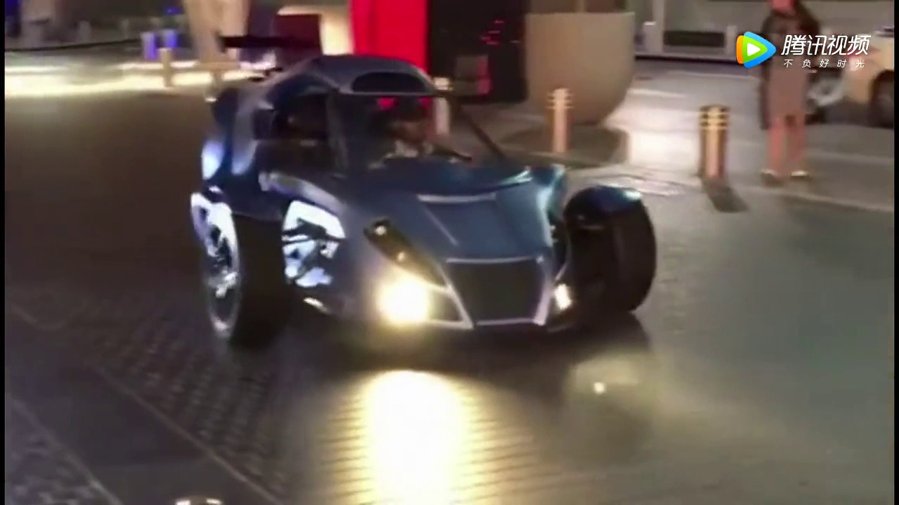 三轮超级跑车，在大街上一亮相那是相当拉风