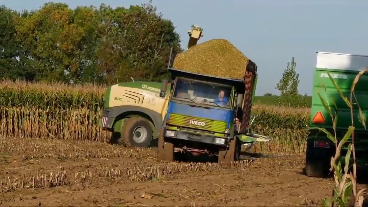 世界农用机大国，依维柯卡车都开上田了