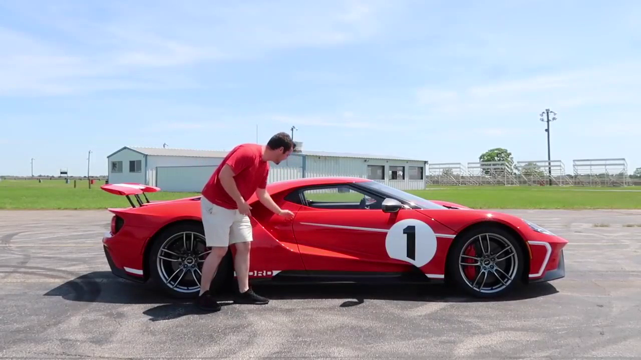 2018款福特GT跑车，引擎盖打开后，让兰博基尼都黯淡无光！