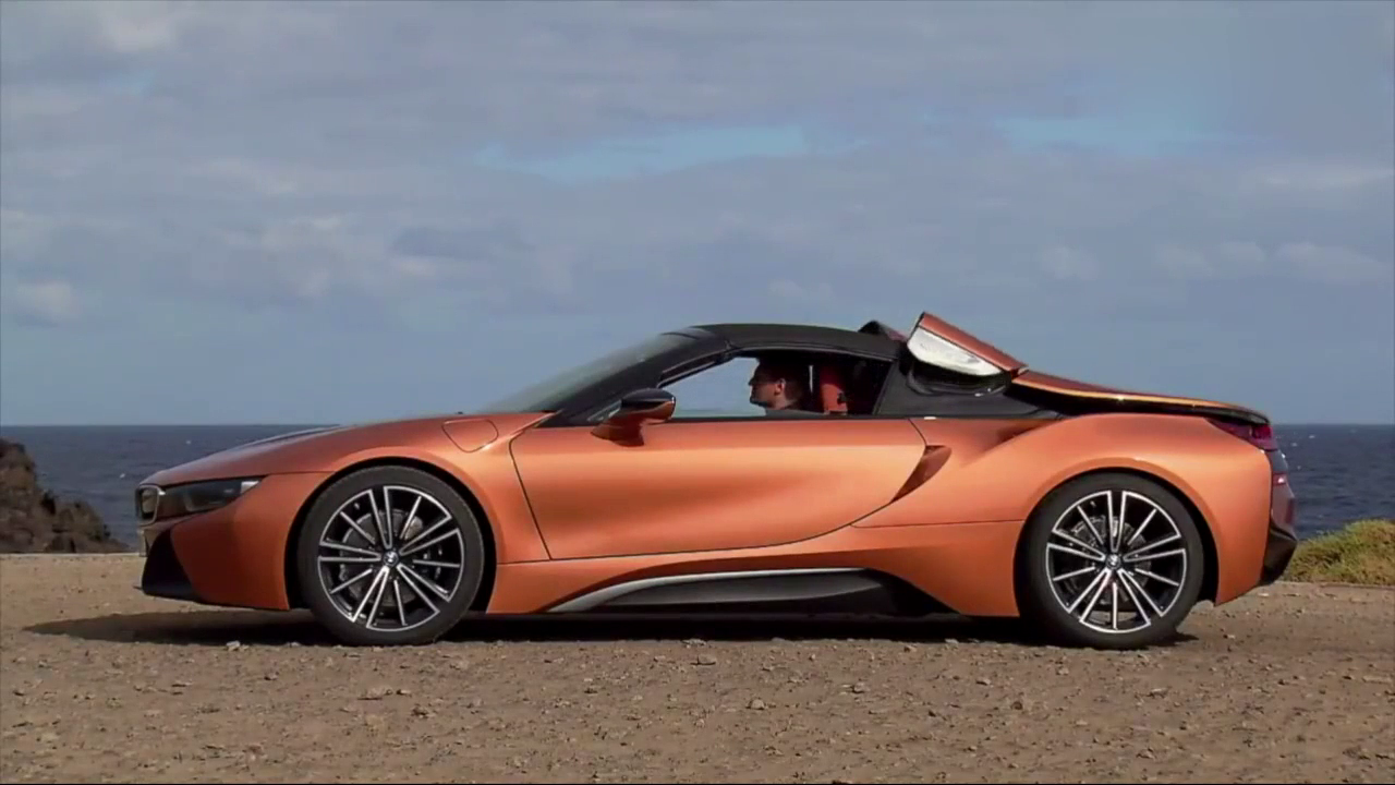 2018款宝马i8跑车，按下变形键的瞬间才明白啥是霸气