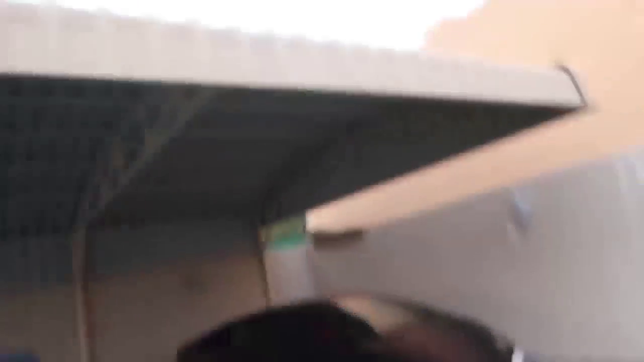 女土豪开兰博基尼和妈妈出门，终于知道这跑车的前备箱有多霸气了