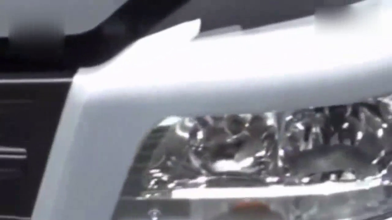 车展上发现了这辆大卡车，车内设施特别豪华，价格很便宜