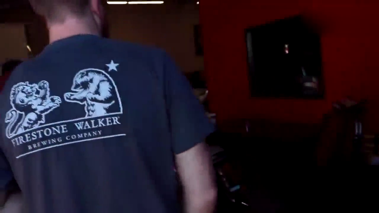 土豪的车库简直像个车展！豪车太多了