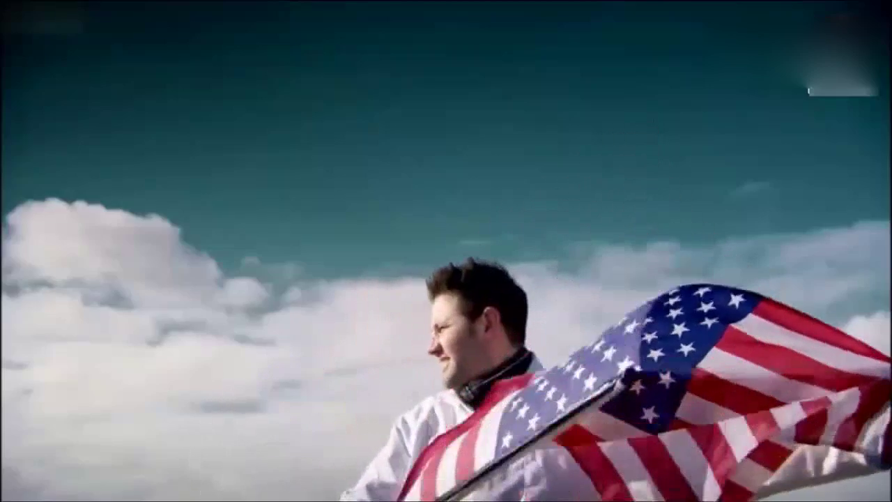 厉害了路虎揽胜！竟然和军用卡车进行越野对比