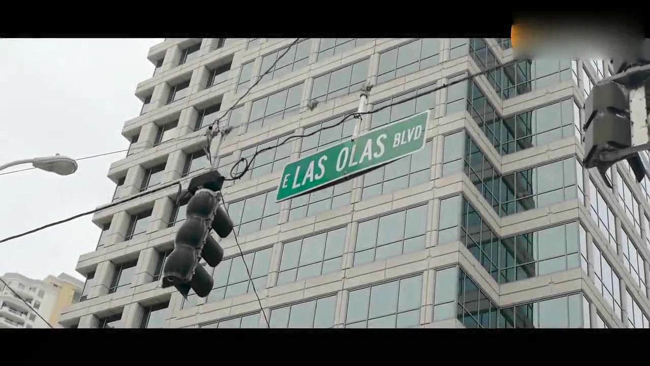 酷炫跑车，黑色典雅！