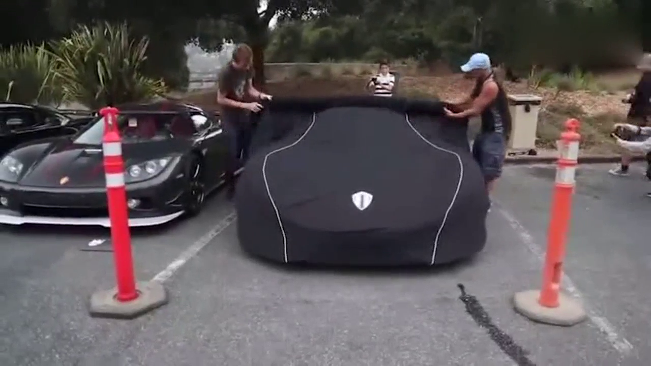 遮车布被拉开的那一瞬间，仿佛时间都静止了，这才叫超级跑车啊！