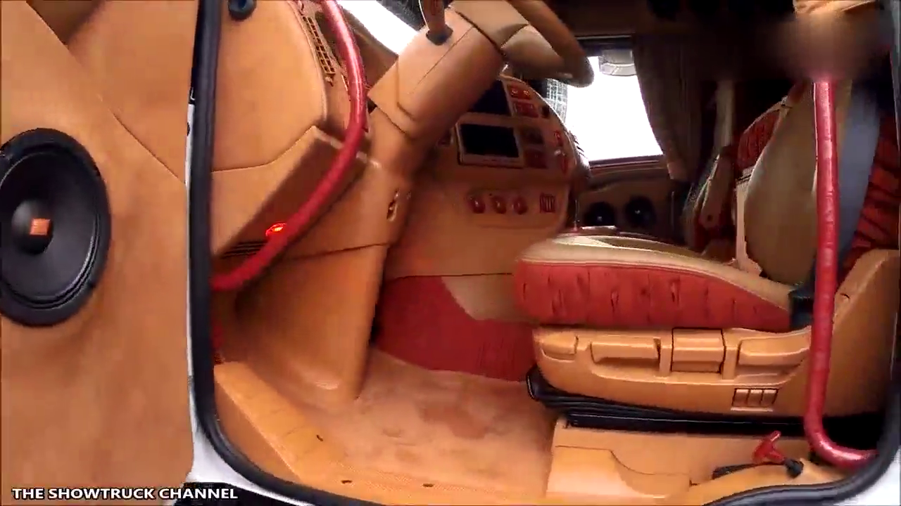 实拍荷兰达夫卡车奢华内饰，开这种车简直享受