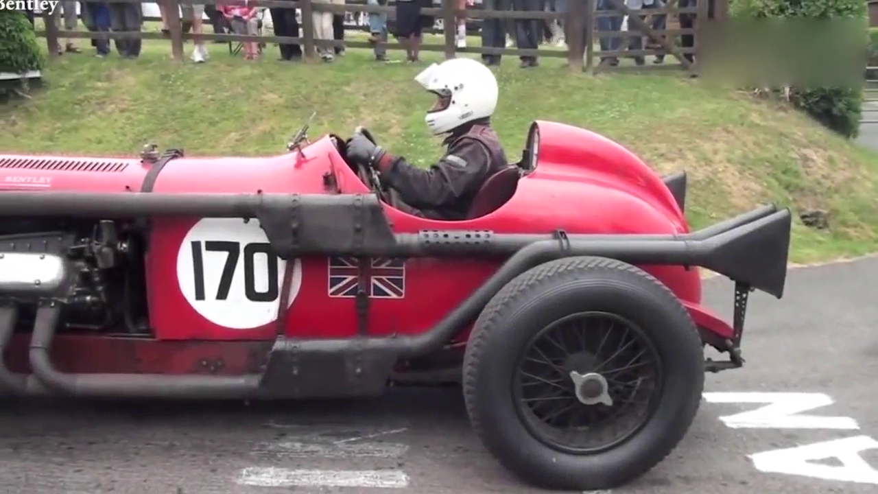 听多了超级跑车的怒吼声，来听听100年前的老爷车的怒吼声吧