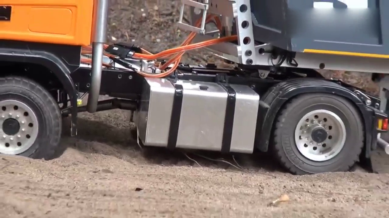 这辆卡车太神奇，下一秒，太意外！