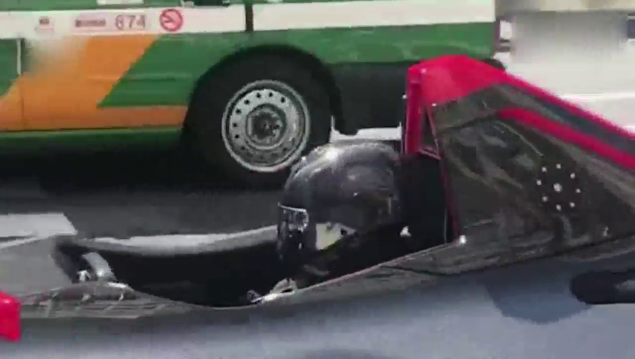 街上遇到奇形怪状的豪华跑车，我知道它的档次但不知道它的名字