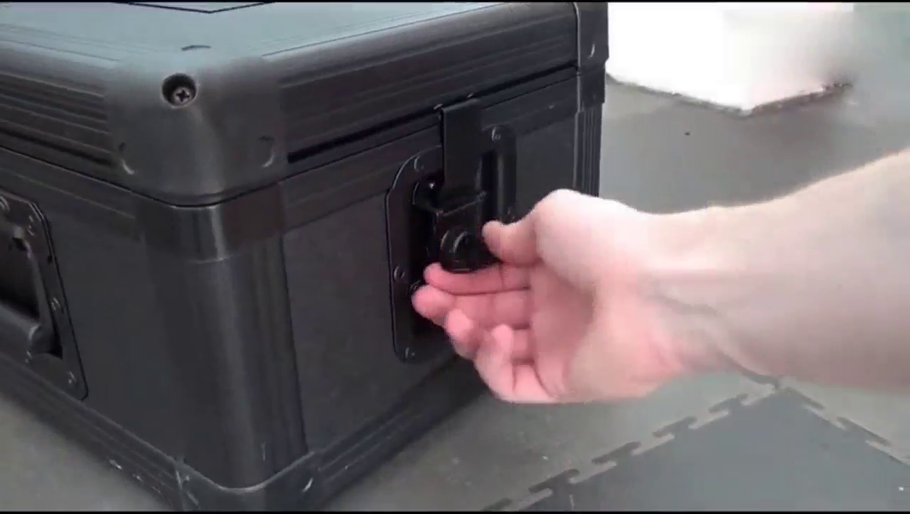 三千万买跑车送了一把方向盘，装上以后霸气侧漏！