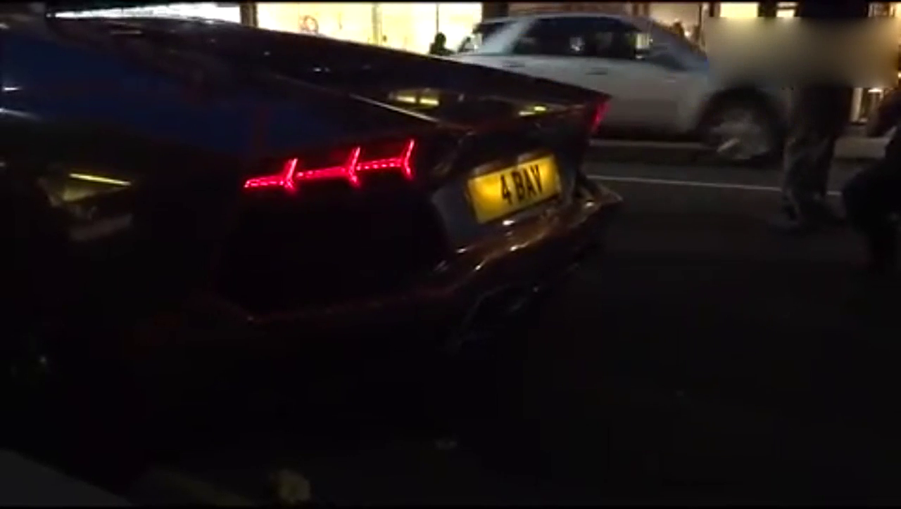 土豪花3000万刚买的兰博基尼跑车，一脚油门下去车就报废了！