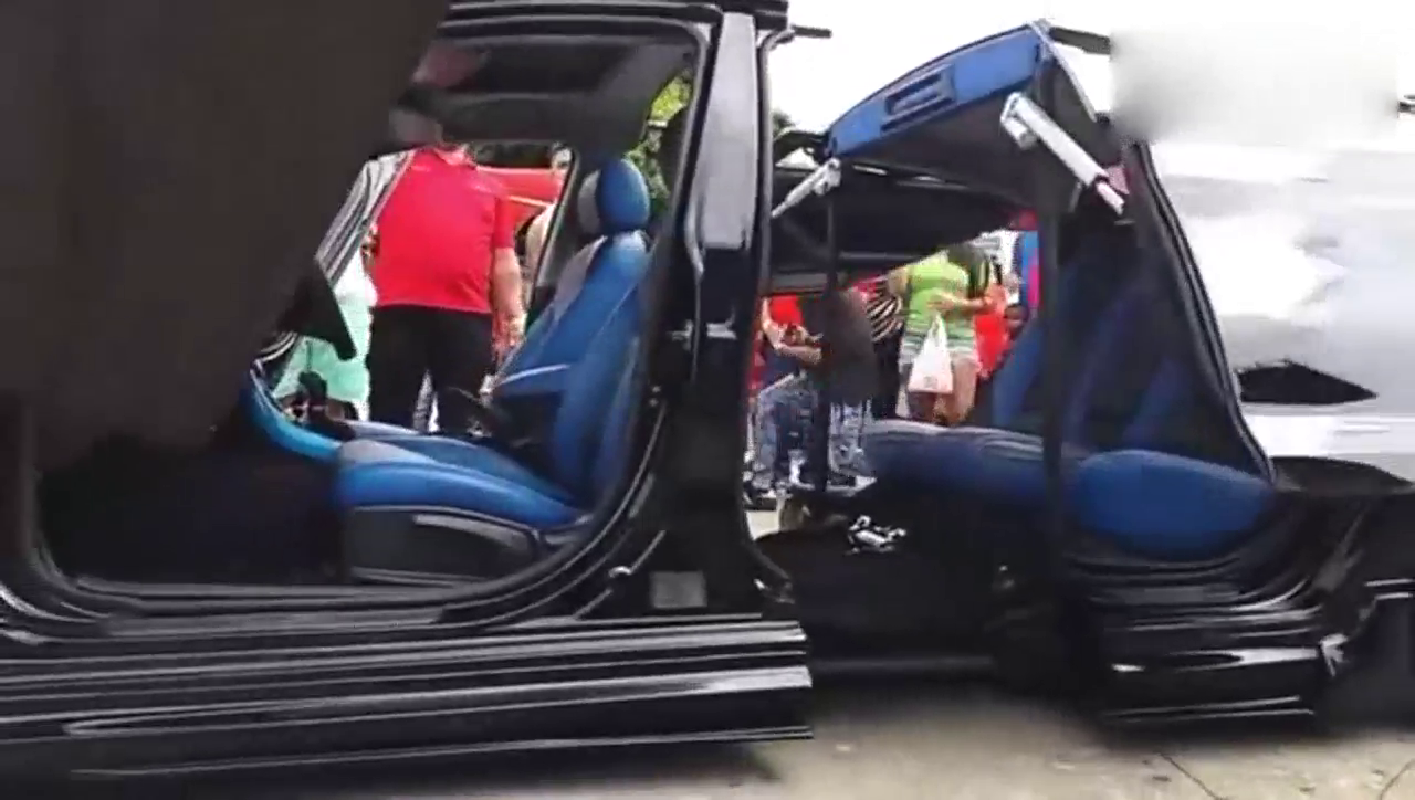 土豪开超级跑车参加聚会，变形的那一刻布加迪也黯然无光