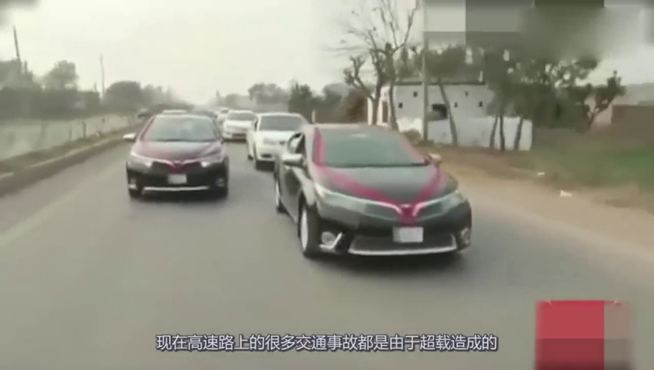 卡车为避让逆行轿车，车毁人亡，轿车却这样做！网友：畜生！