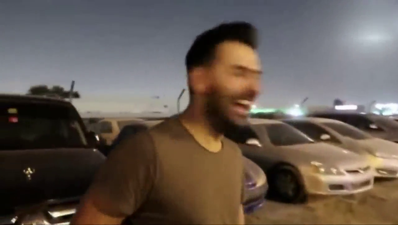 土豪收藏了一辆复古跑车，进入车库掀开车布后才是霸气的开始！