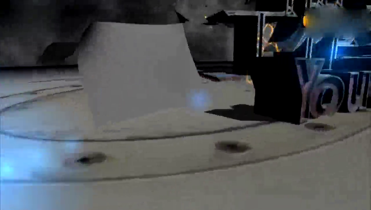 哥哥送给弟弟宝马i8跑车, 打开眼罩以后弟弟失望了!