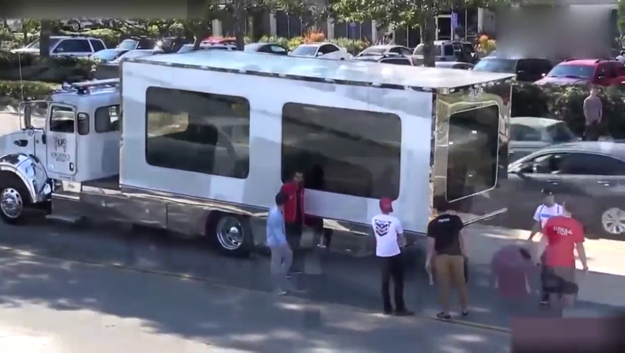 车厢落地的那一瞬间，才知道什么叫做超级跑车