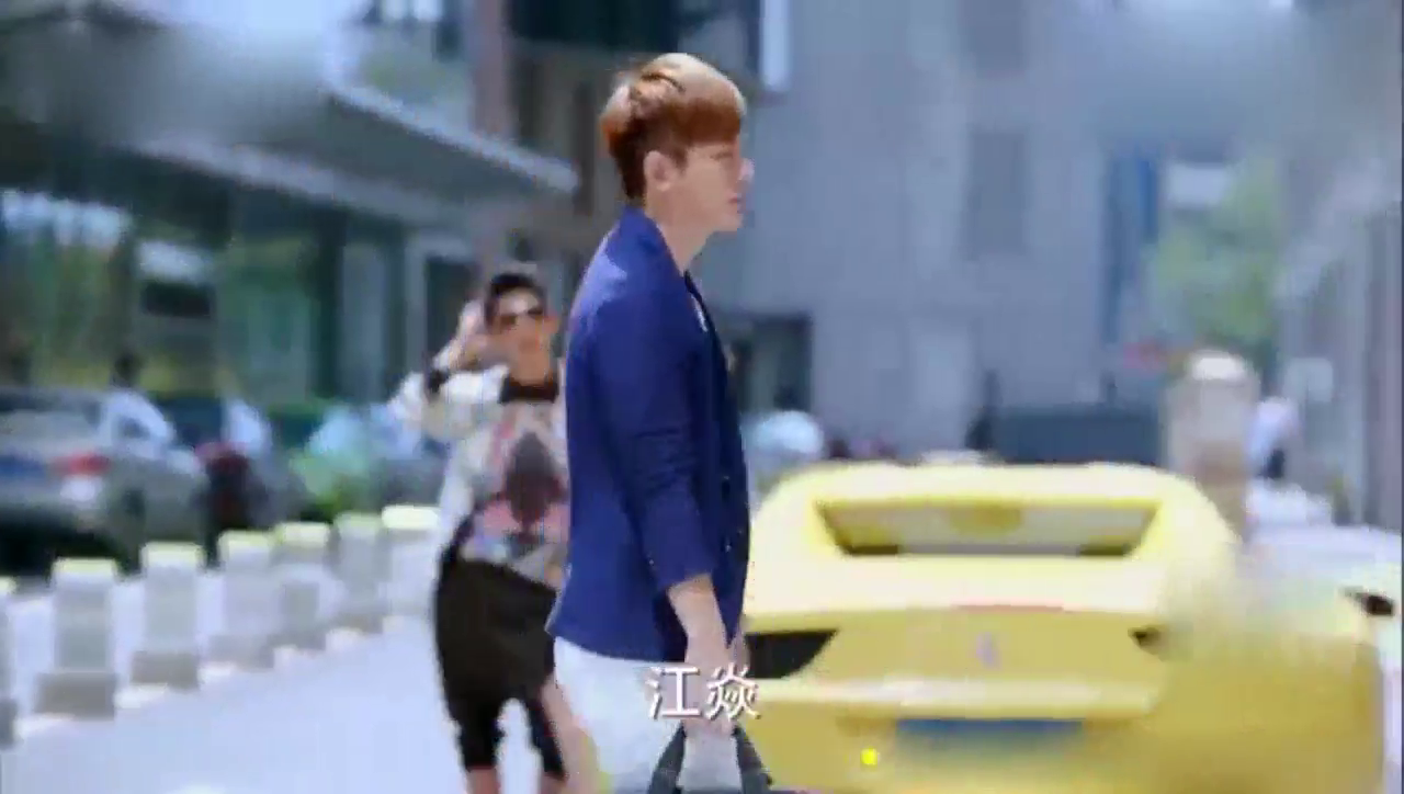 富少家里破产，为生活所迫，把五百多万的跑车八十万卖掉！