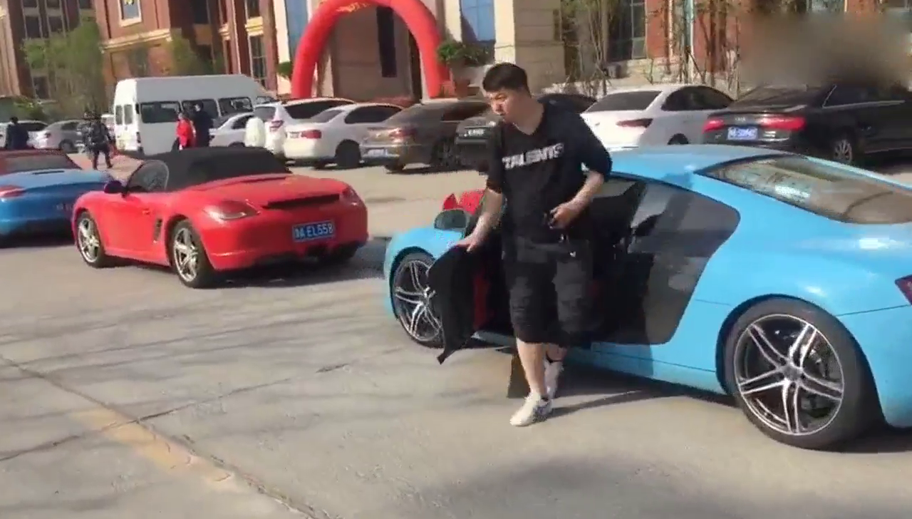 街拍入门级的跑车