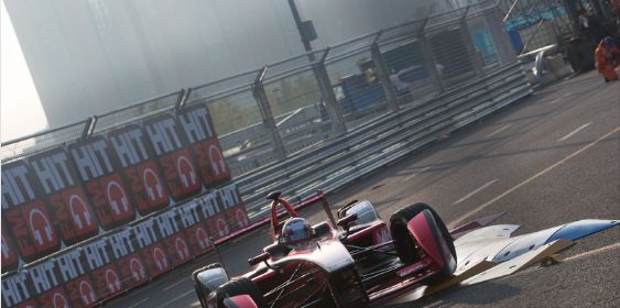 龙之队：迷人的车身，竭尽动力，十分巴适