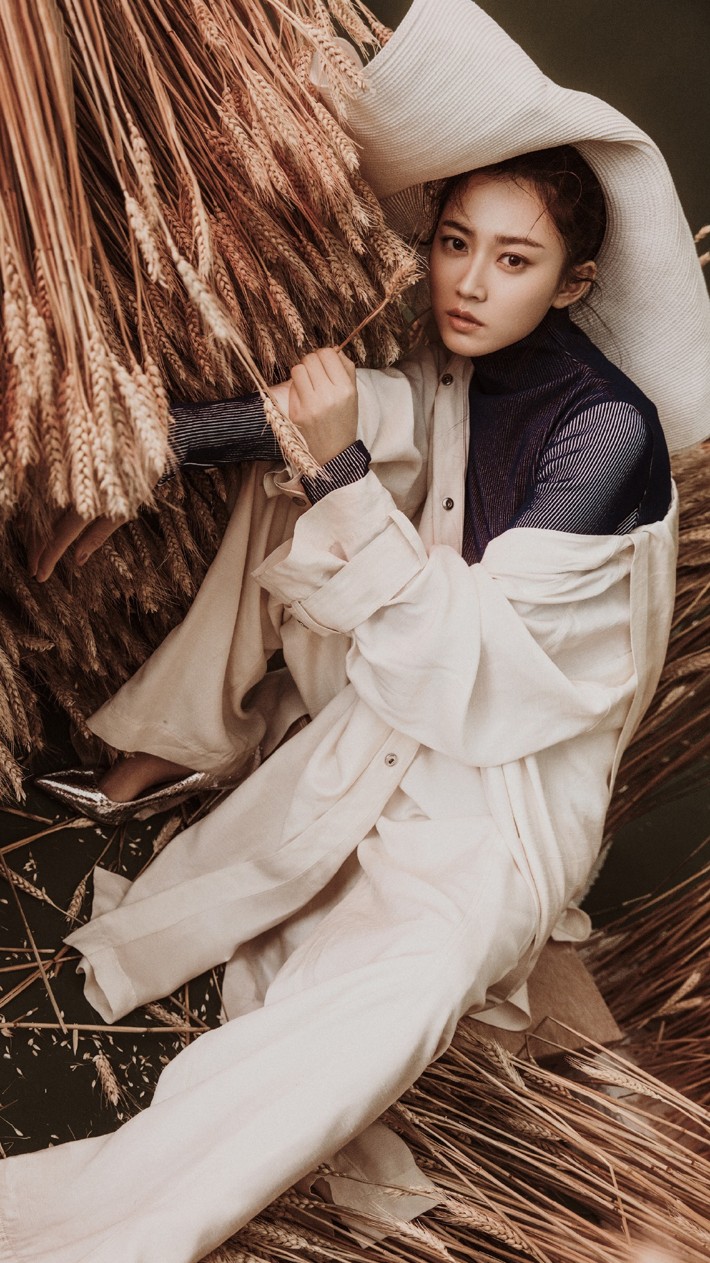 女演员陈钰琪性感摩登时尚写真