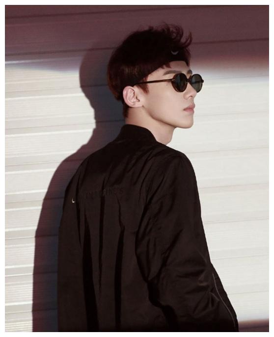 白敬亭ins调侃自己找不到女朋友!因为太沙雕,所