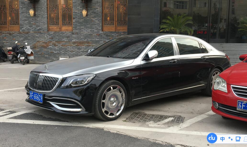 南通老小区实拍迈巴赫S600，标志性轮毂太奢华了！