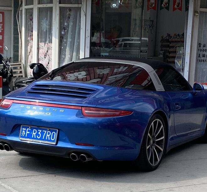 南通海门街头实拍保时捷911 targa4S跑车，气场丝毫不输超跑！