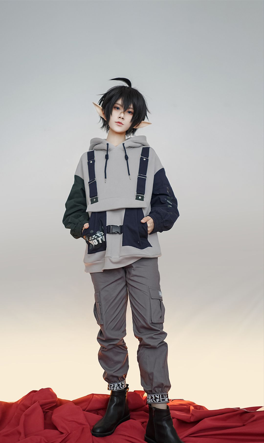00后小哥哥cosplay卡米尔"凹凸世界"的最帅军师