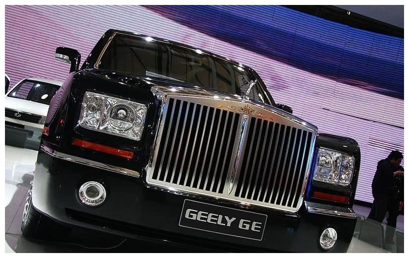 国产“劳斯莱斯”亮相，比宾利还大气，一看价格，网友：火遍全国