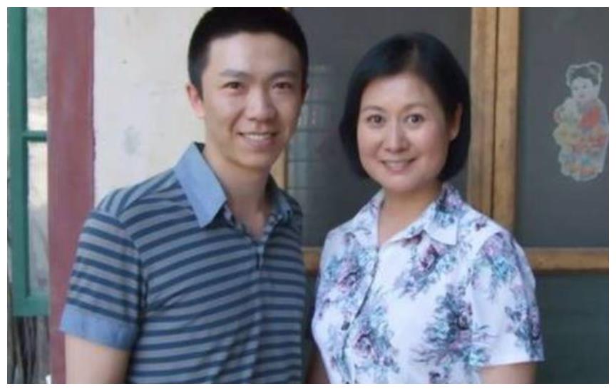 57岁黄晓娟近照,黄晓娟的老公是谁已成谜