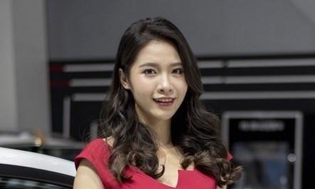 宝马汽车难怪这么火爆，车模就符合大众口味，车型还用说？