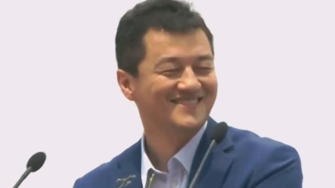 电线:李嫣晒童年合影为李亚鹏庆生斗鸡眼超搞怪_新浪热气球起飞后撞上视频图片