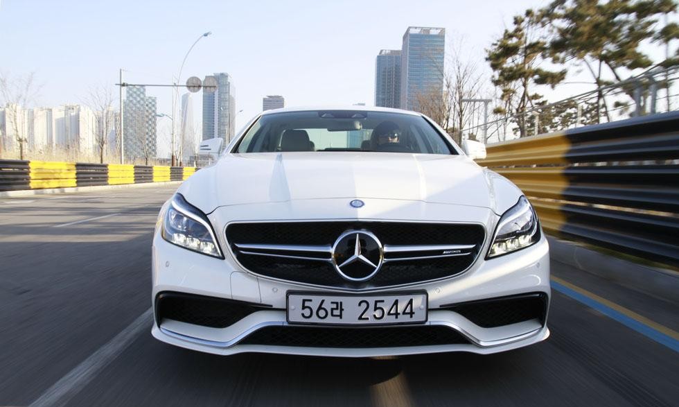 梅赛德斯 - 奔驰CLS 63 AMG, 一款高性能跑车